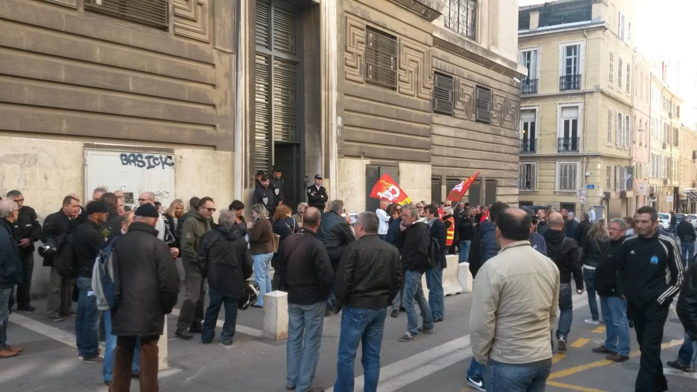 Les salariés de la SNCM campent une nouvelle fois devant le tribunal.