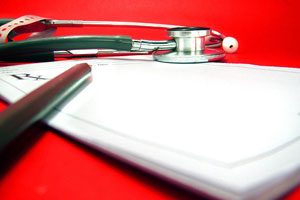 Une plainte pour injure raciste contre un médecin aixois