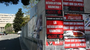 Devant l'université aix-Marseille de Saint-Charles