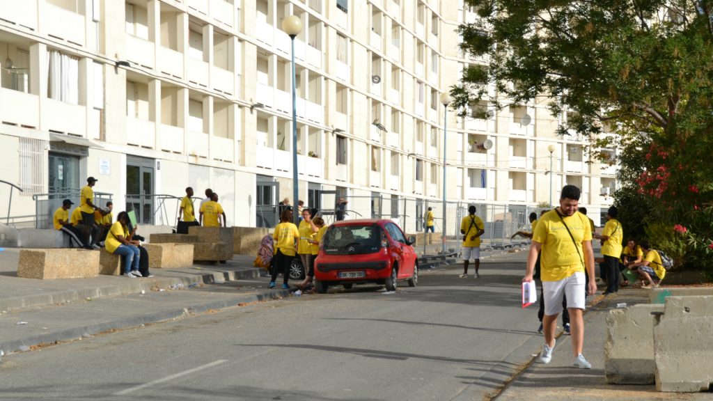Les 50 évacuateurs de l'opération de démolition se déploient dans les 200 mètres du périmètre.