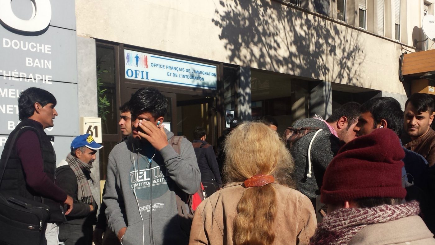 Demandeurs d’asile et réfugiés afghans manifestent pour obtenir un toit