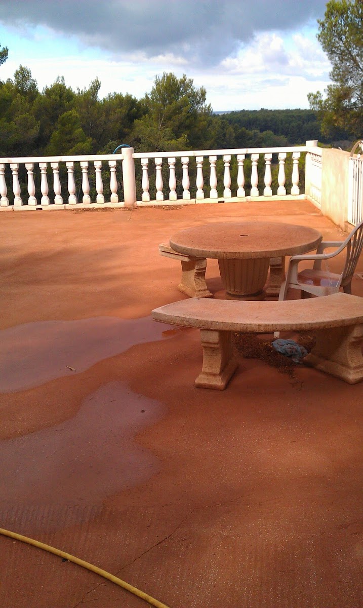 La terrasse d'Abdellatif Khadi après un "épisode venteux" (photo issue de sa collection personnelle)