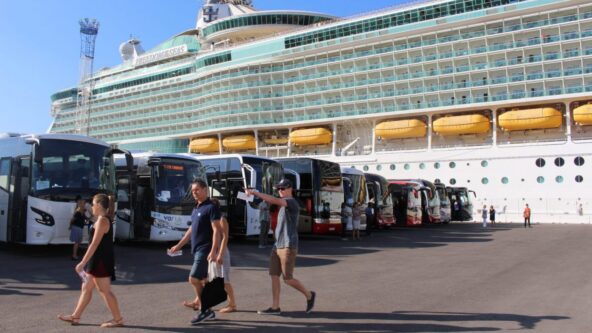 Pollution&nbsp;: au port de Marseille, des quais électrifiés mais peu de paquebots branchés