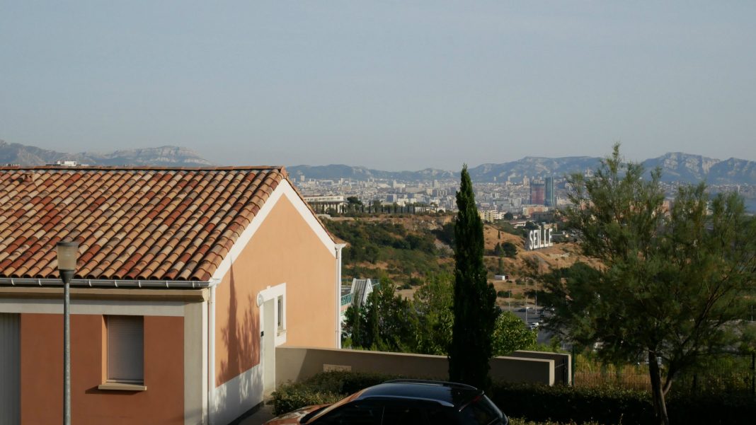 image-petites-histoires-de-residences-fermees-mixite-sociale-et-vue-sur-mer-03