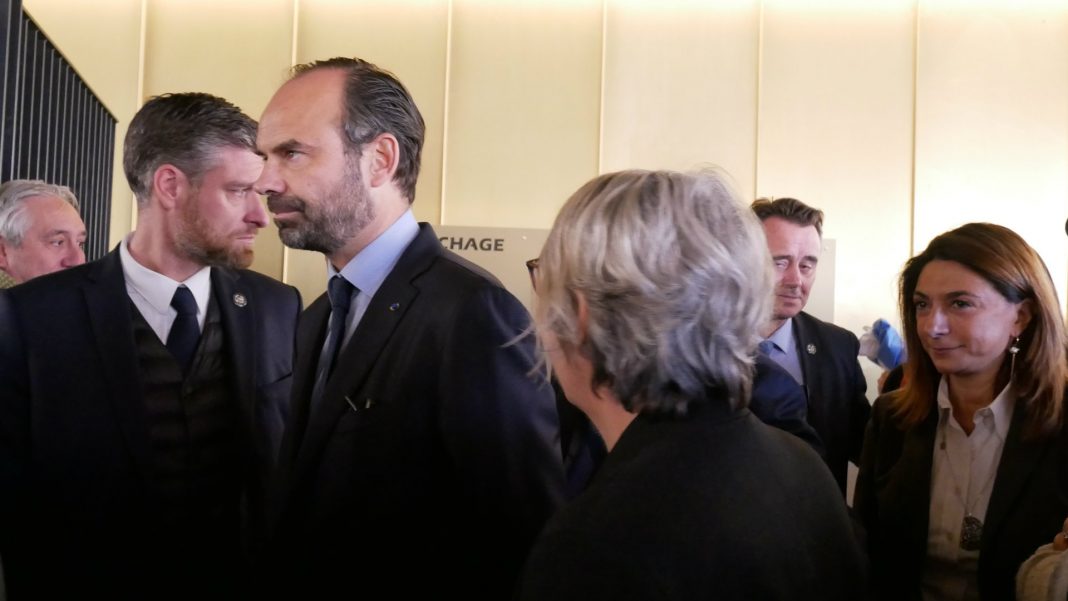 image-je-t-aime-moi-non-plus-le-premier-ministre-revient-et-repart-sans-faire-d-annonces-01
