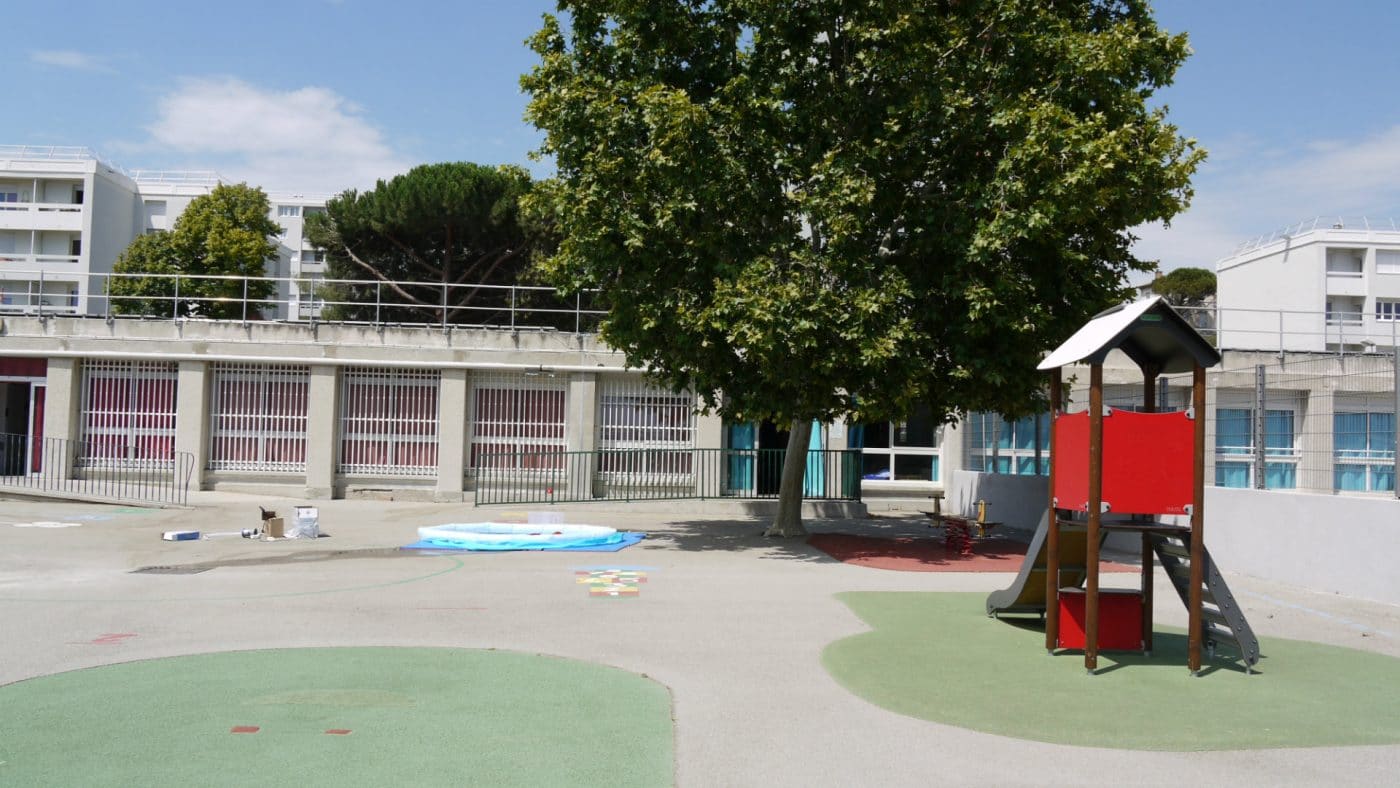 Cour de l'école maternelle La Viste Bousquet ©AM