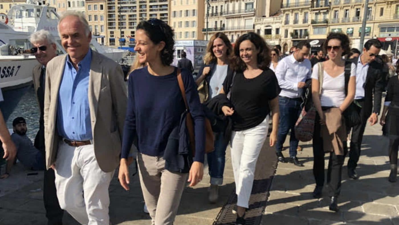 Dominique Tian et Claire Pitollat, sur le Vieux-Port. Photo : Ellen Salvi.