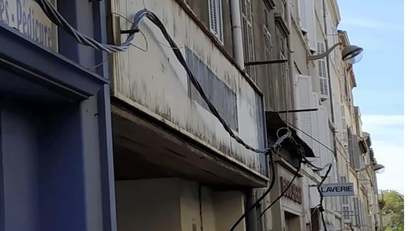 Rue Clovis Hugues (3e), l'installation électrique provisoire inquiète les habitants Marsactu Rue Clovis Hugues (3e), l'installation électrique provisoire inquiète les habitants Marsactu