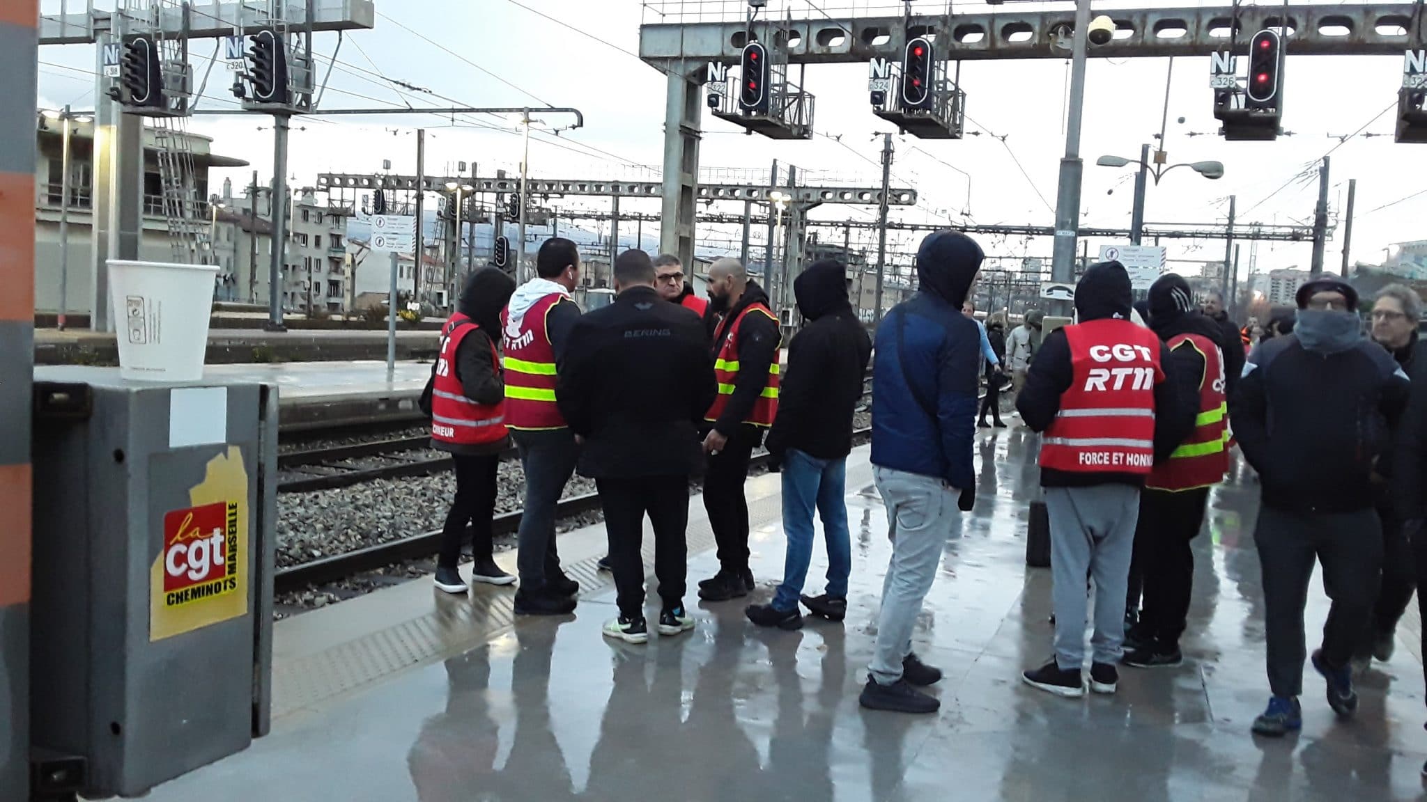 La gare Saint-Charles bloquée plusieurs heures par les opposants à la réforme des retraites