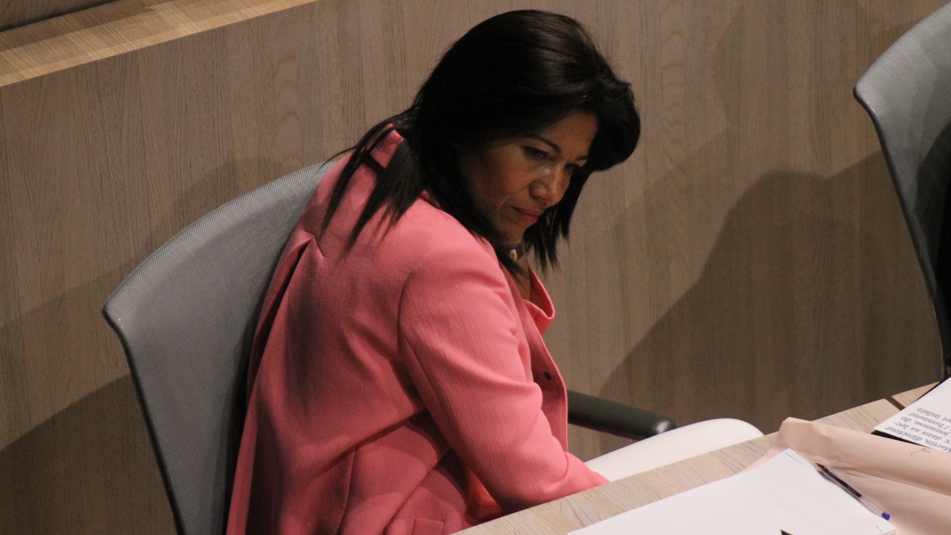 Samia Ghali en conseil municipal. Crédit photo : Esther Griffe.