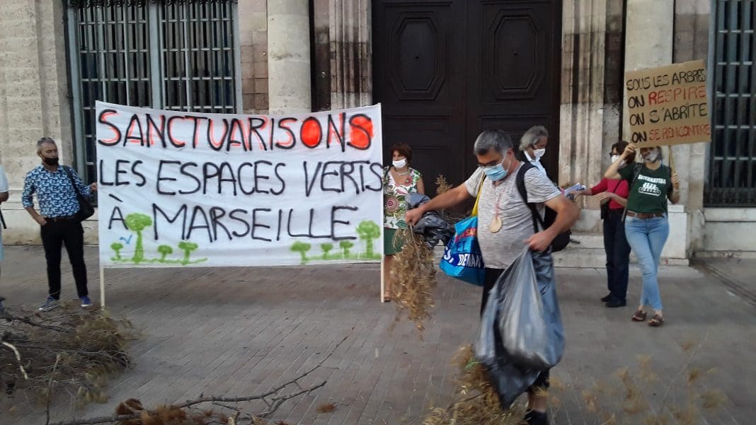 Manif_portedaix_mairie