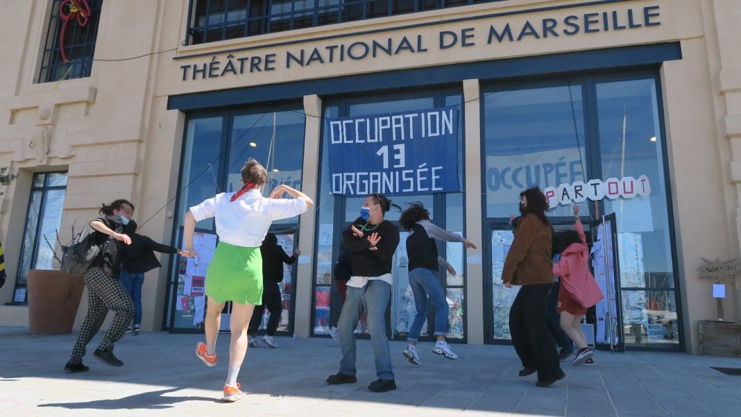 Danse parvis Criée