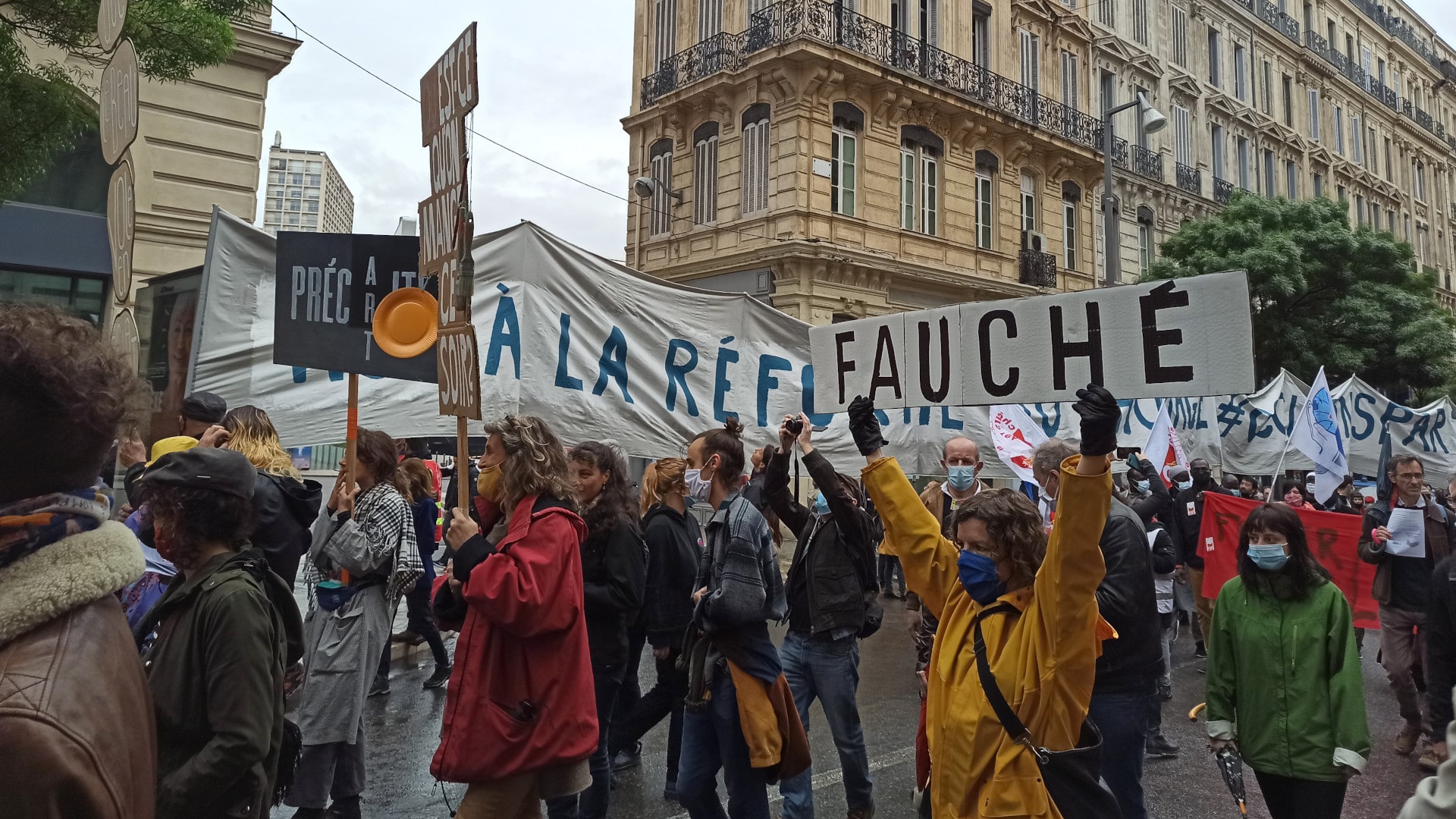 Le monde de la culture en lutte défile pour le 1er mai à Marseille