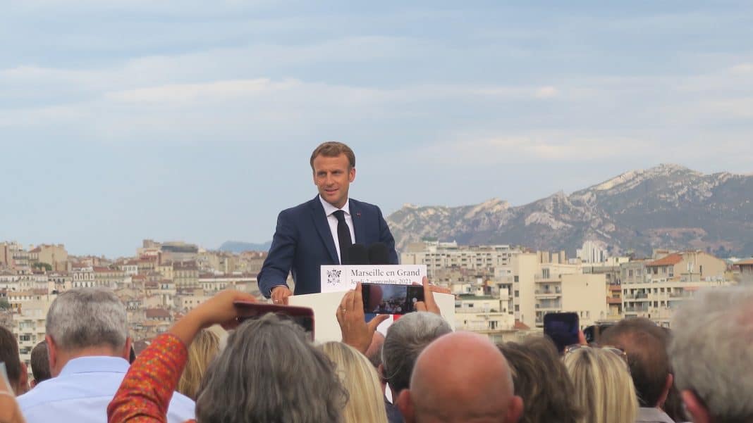 une-macron-pharo