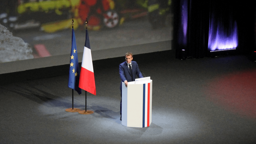 macron-pompiers-chanot
