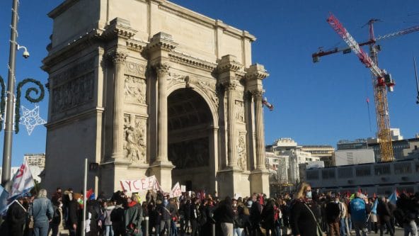 À Marseille, des milliers de fonctionnaires de l’Éducation nationale dans la rue