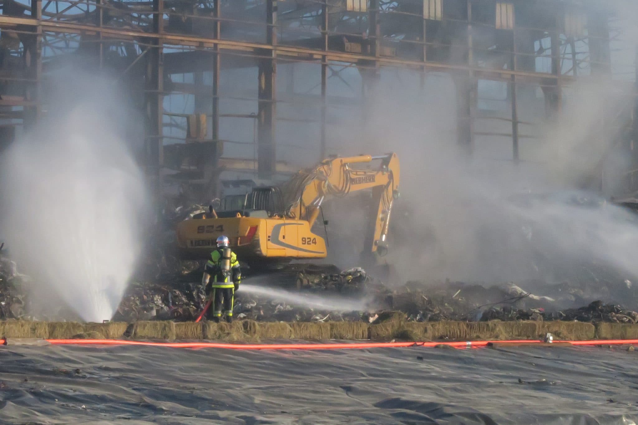 Incendie à Saint-Chamas : la métropole évacuera les déchets avec l’aide de l’État