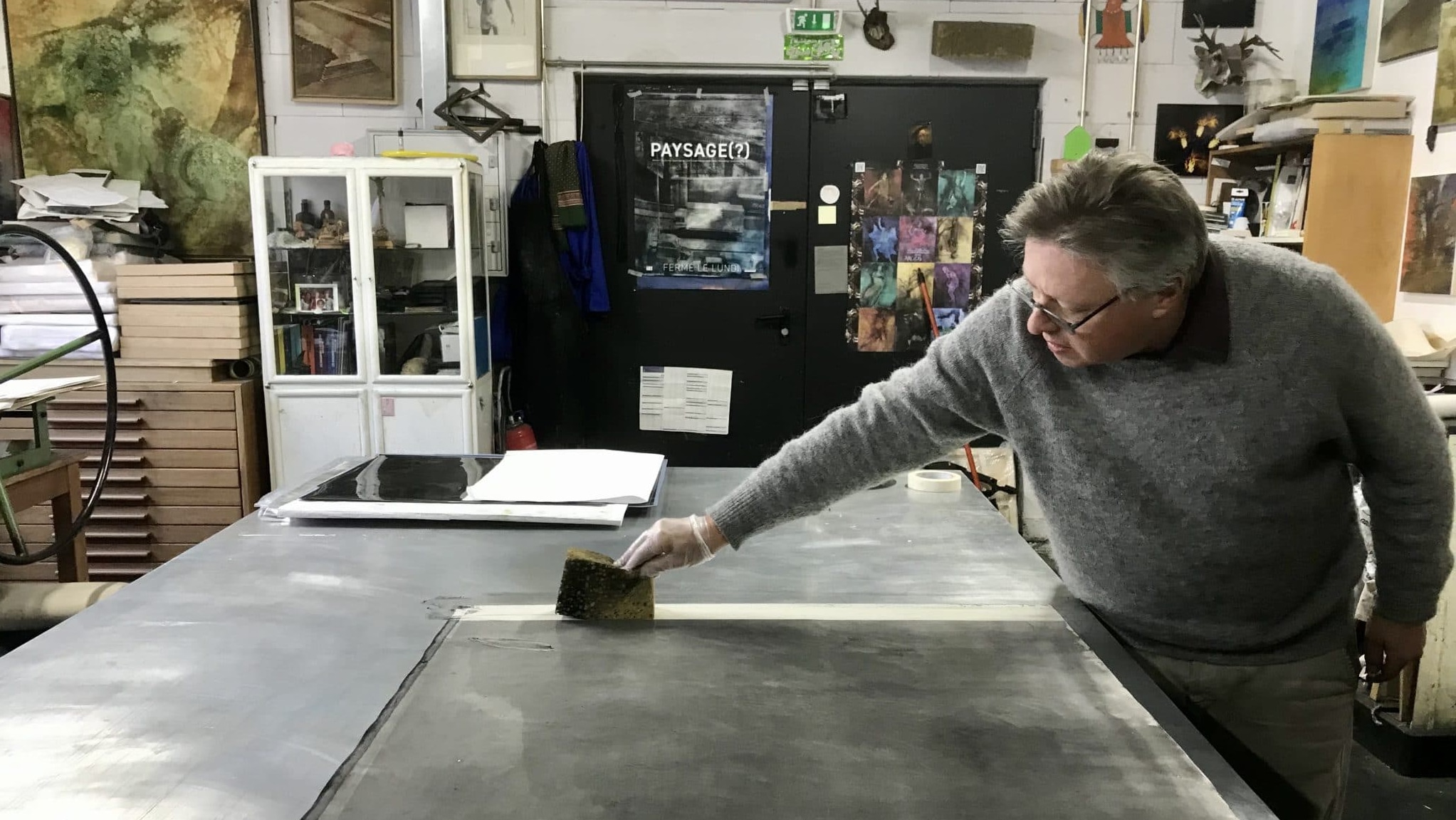 Alfons Alt, dans son atelier. Photo C. By.