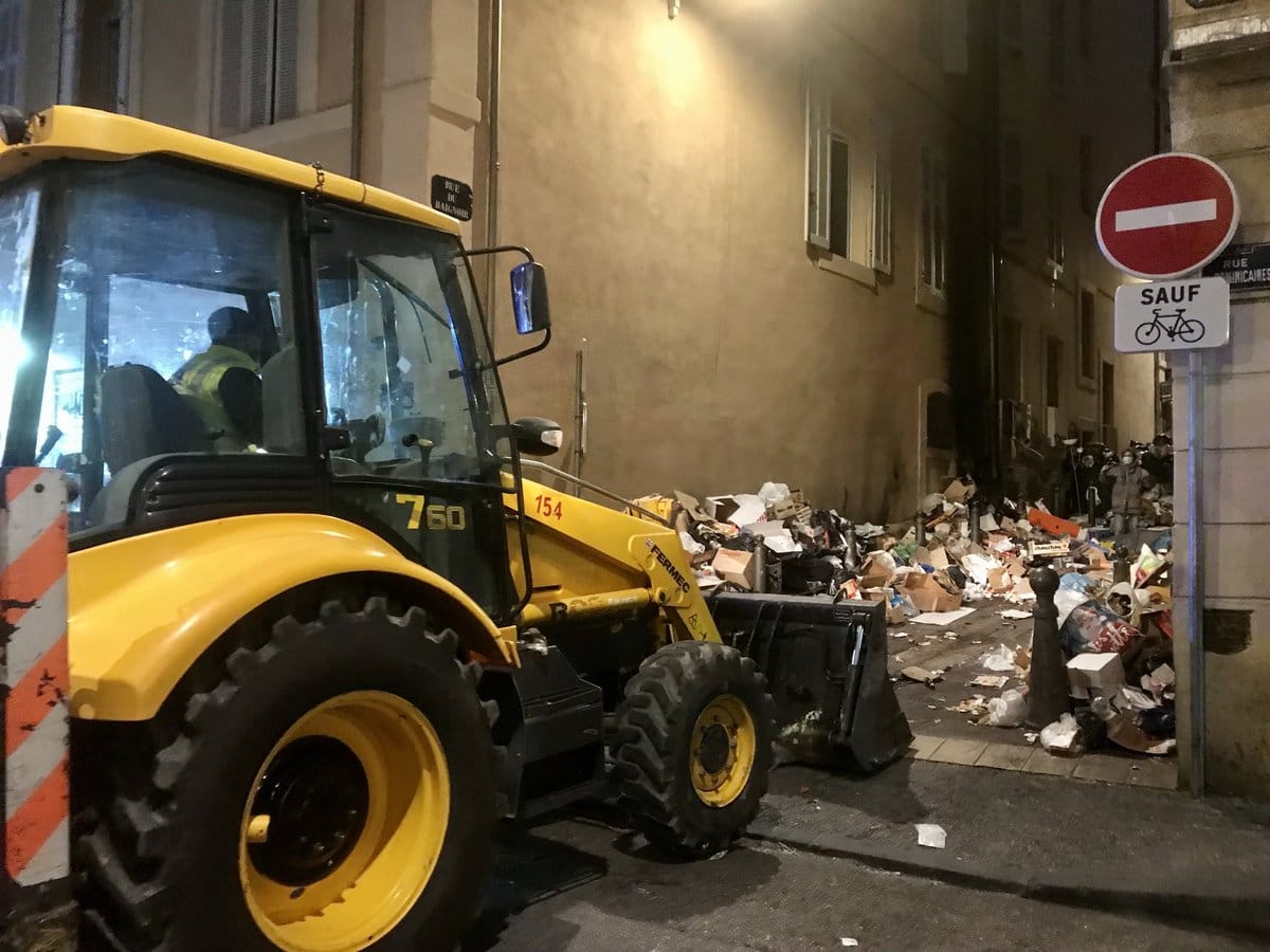 En bulldozer, à l’assaut de la métropole