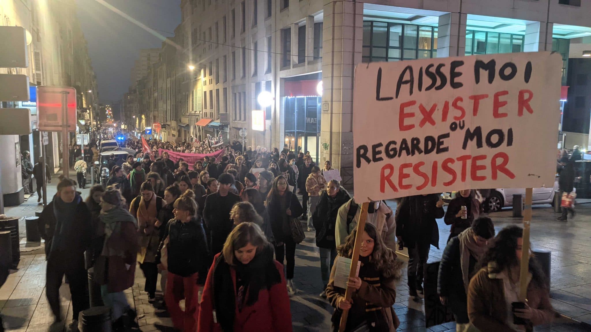 Plusieurs Centaines De Manifestantes Marchent Pour Le 8 Mars à ...