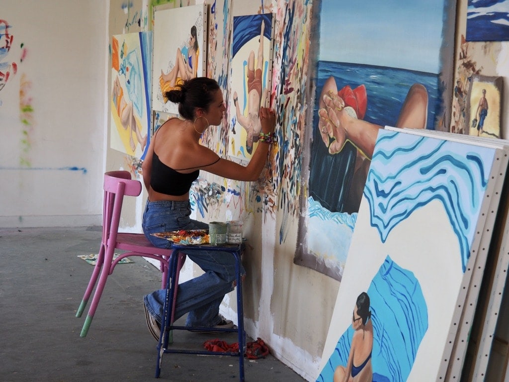 Bernice, artiste peintre, profitera jusqu'au dernier jour de son atelier partagé de Buropolis