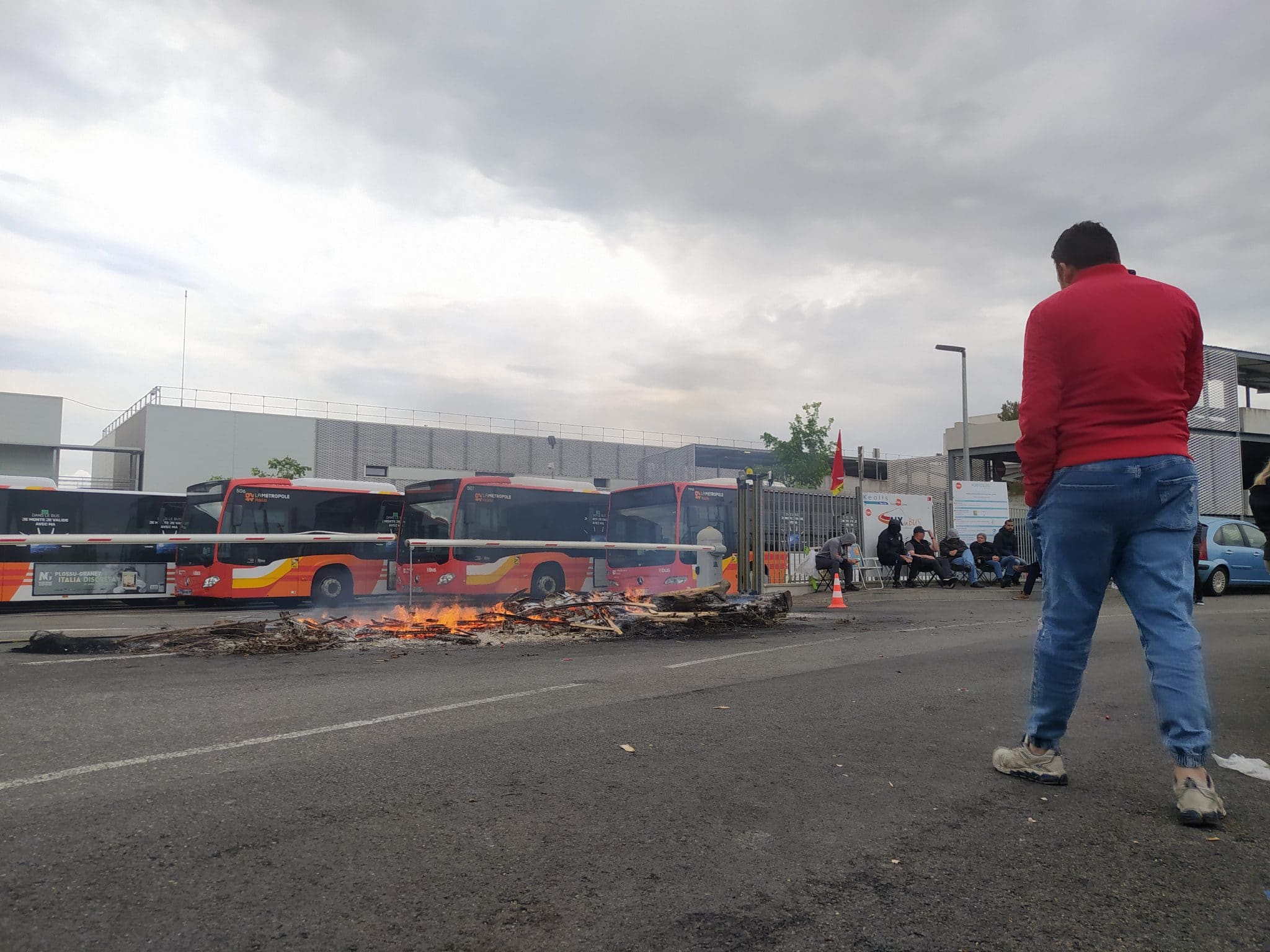 Grévistes devant le bloquage du dépôt Keolis