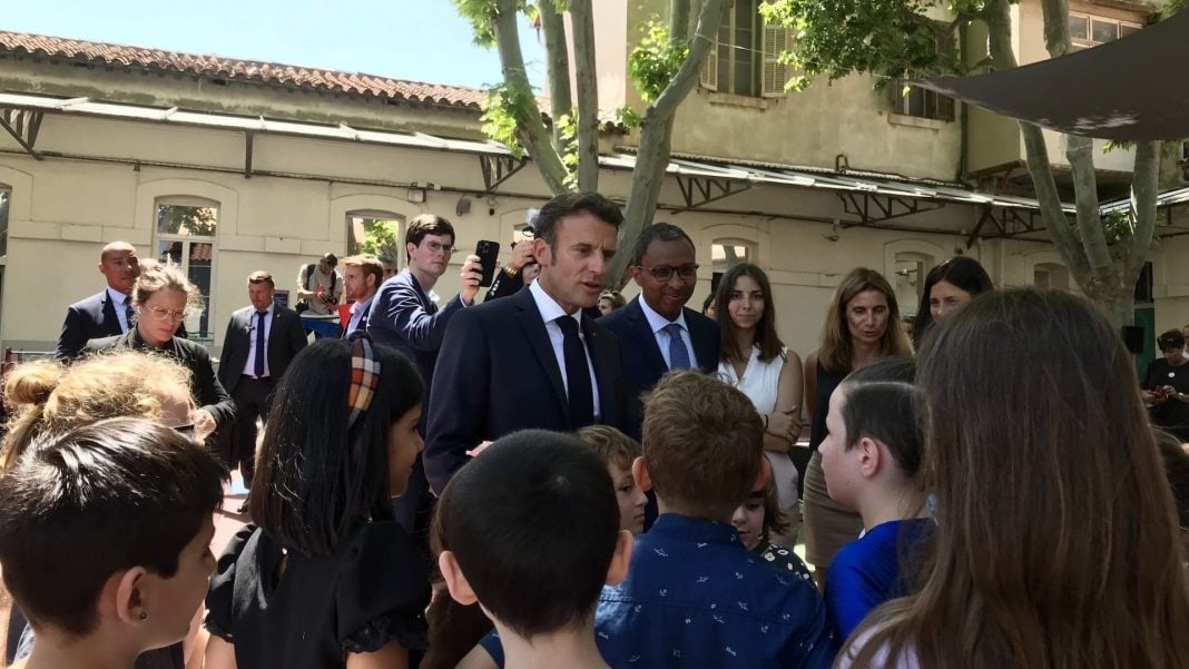 macronmempenti2-scaled
