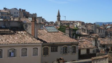 Une vue du quartier Noailles qui concentre beaucoup d'immeubles de trois-fenêtres.