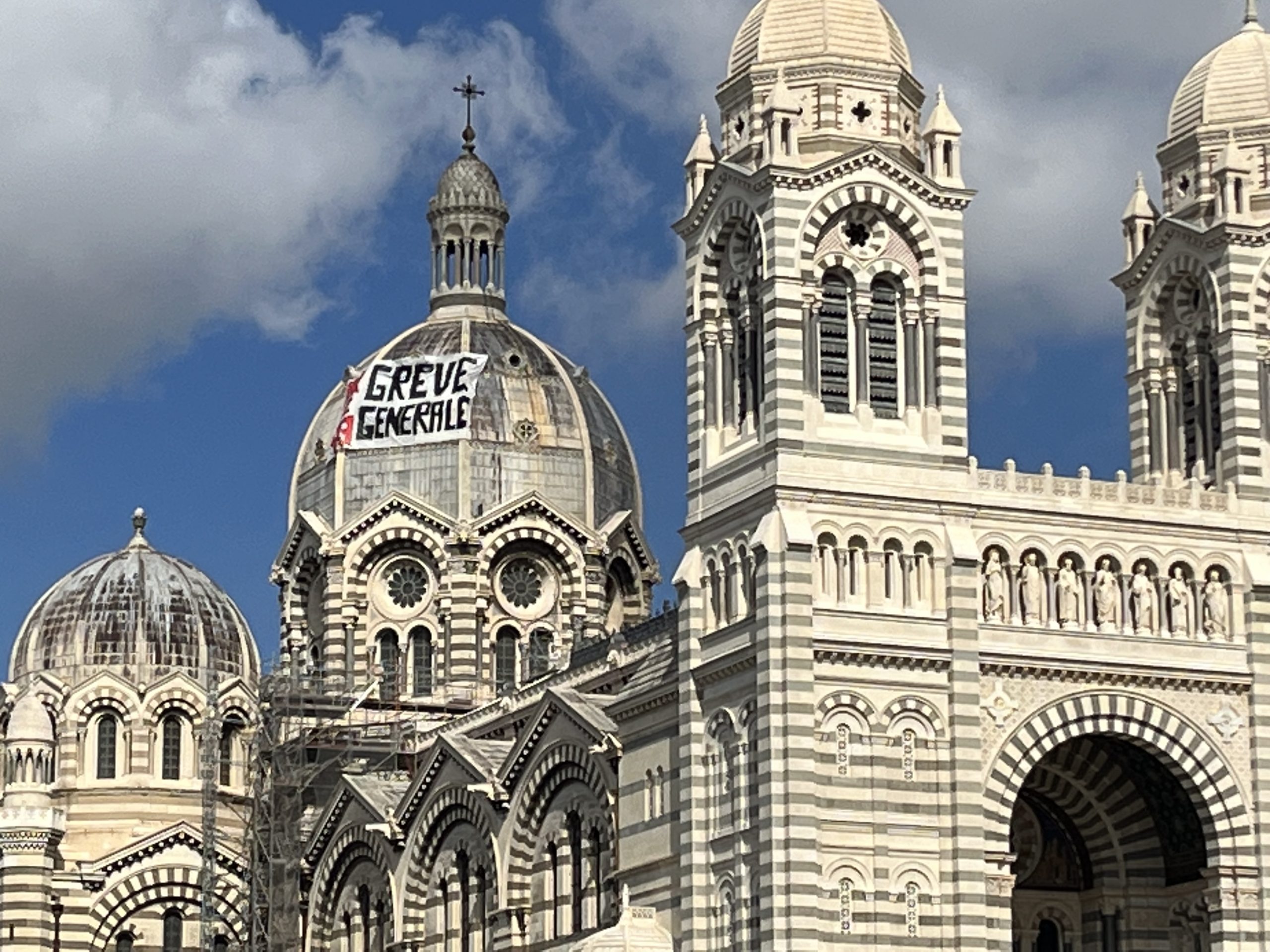 Marseille n’a pas besoin de la politique spectacle de Macron !