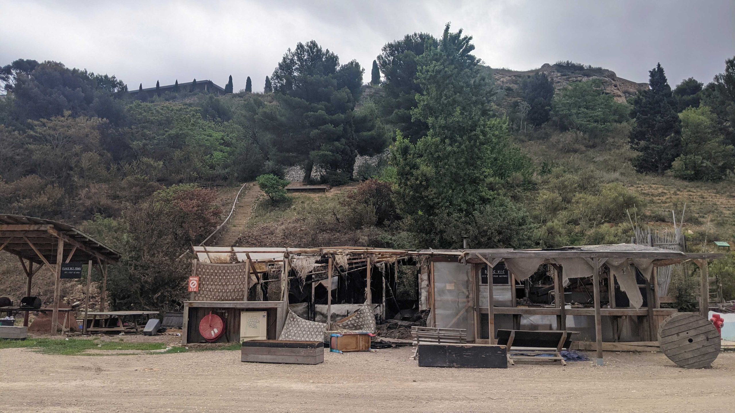 La buvette du parc Foresta a pris feu mi-juin. (Photo : CMB)
