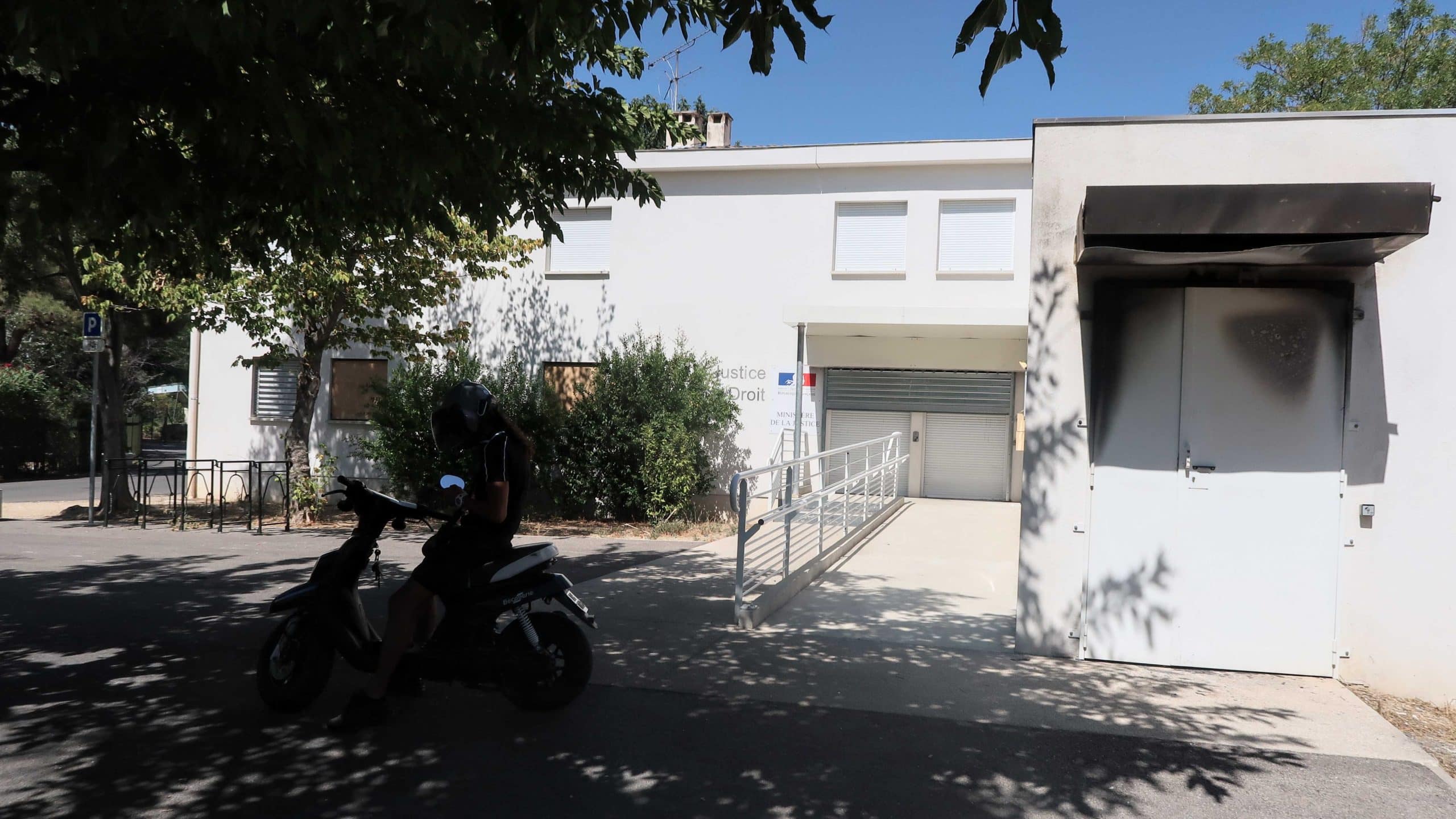La Maison de la justice et du droit au Jas-de-Bouffan, incendiée lors des émeutes fin juin. (Photo : CMB)