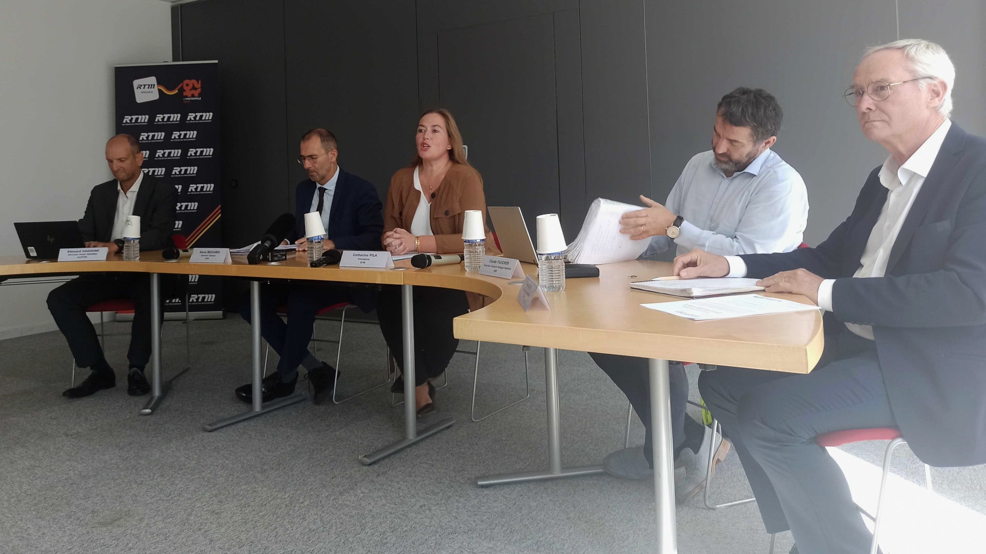 Catherine Pila, présidente de la RTM, entourée de responsables de la régie, de la métropole et d