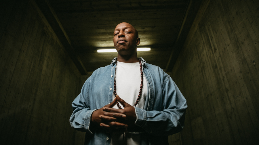 Oxmo Puccino consacre la deuxième saison de sa série sonore à Marseille. (Photo : DR)