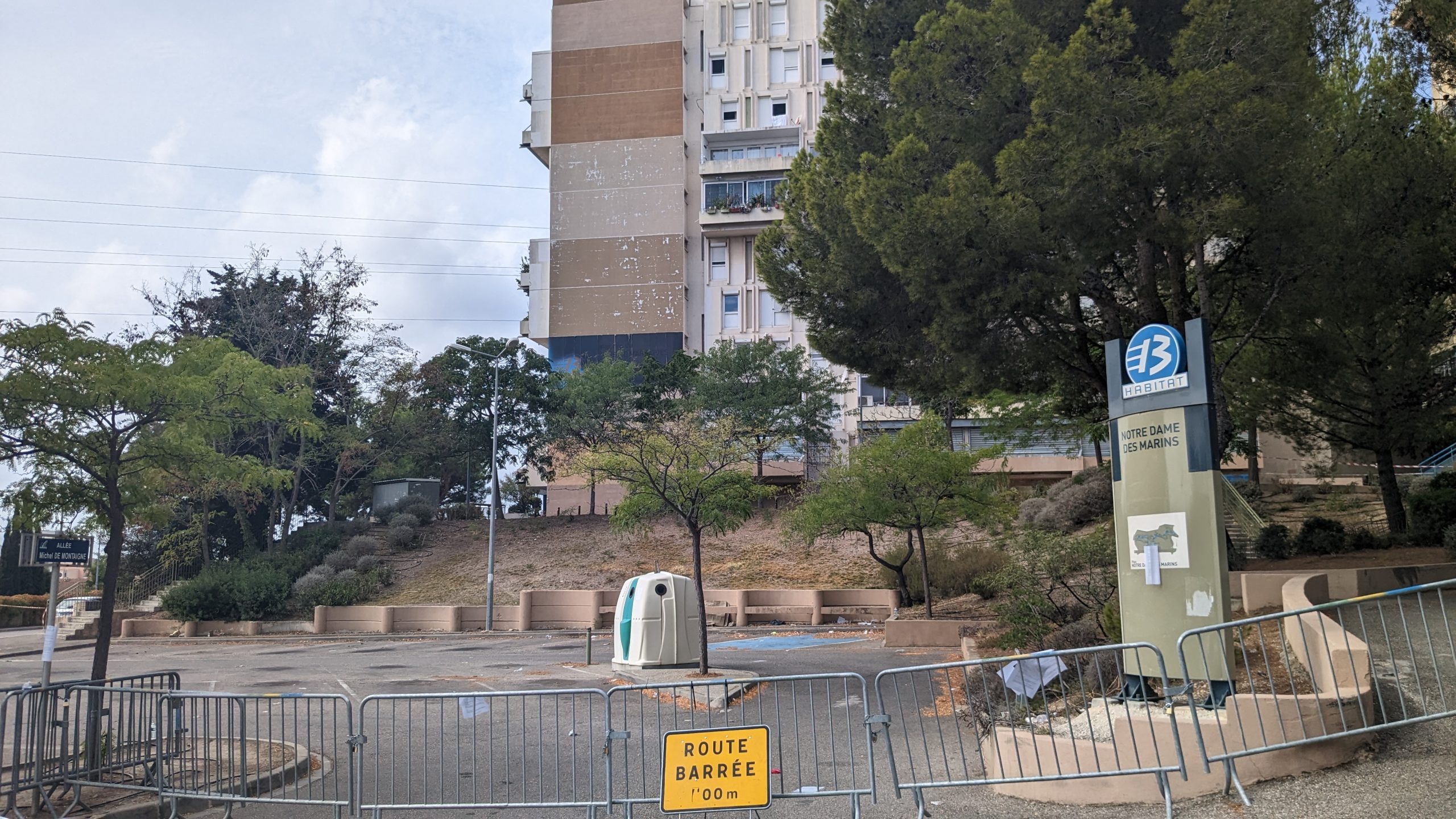 Les bâtiments K et M de la résidence 13 Habitat sont entourés d