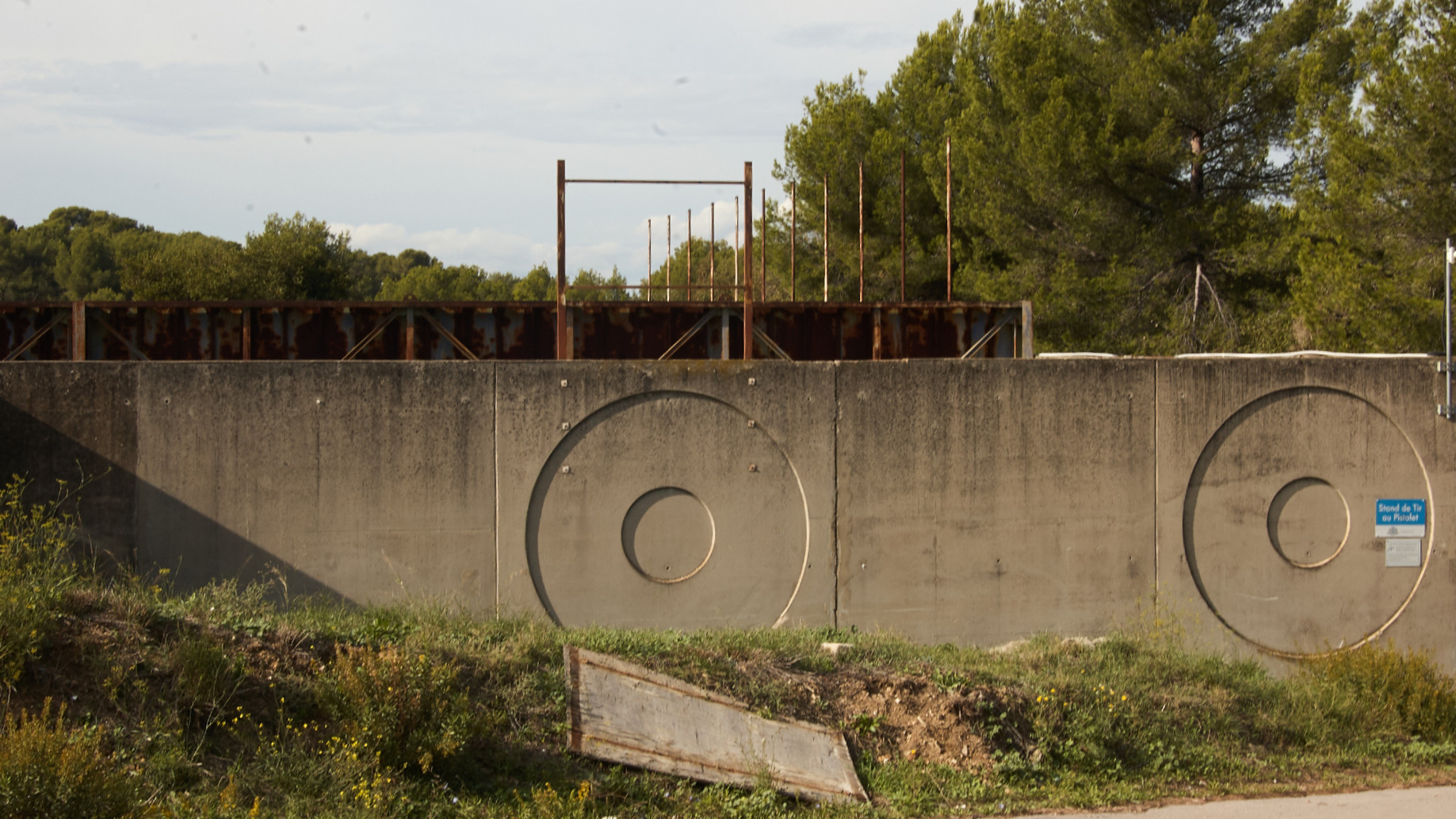 Le stand des tirs des Trois-lucs, à ciel ouvert depuis 1976. (Photo : RM)