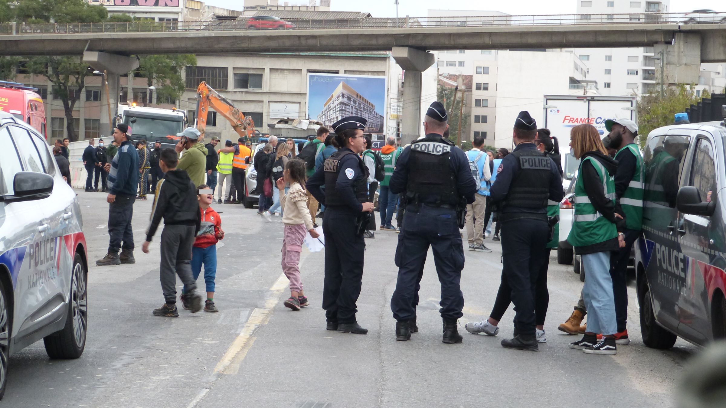 Ce lundi matin, la centaine d