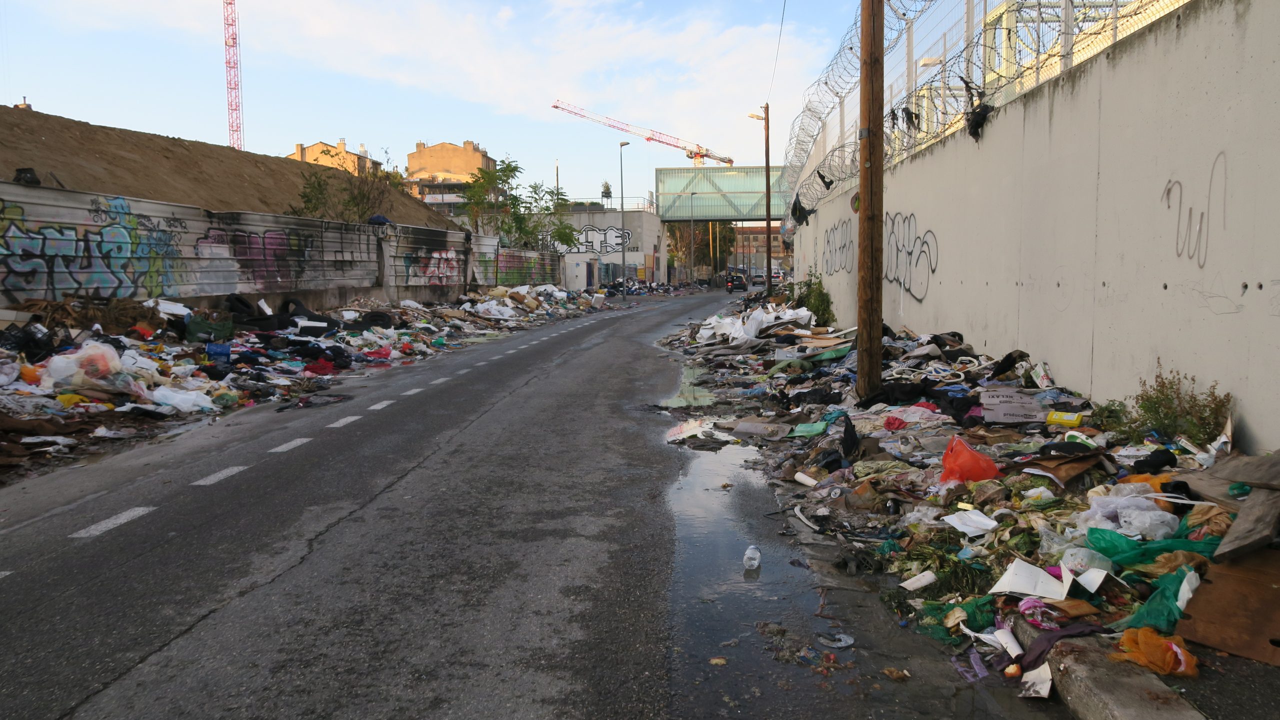 La Ville de Marseille fait évacuer en urgence des déchets boulevard du Capitaine-Gèze