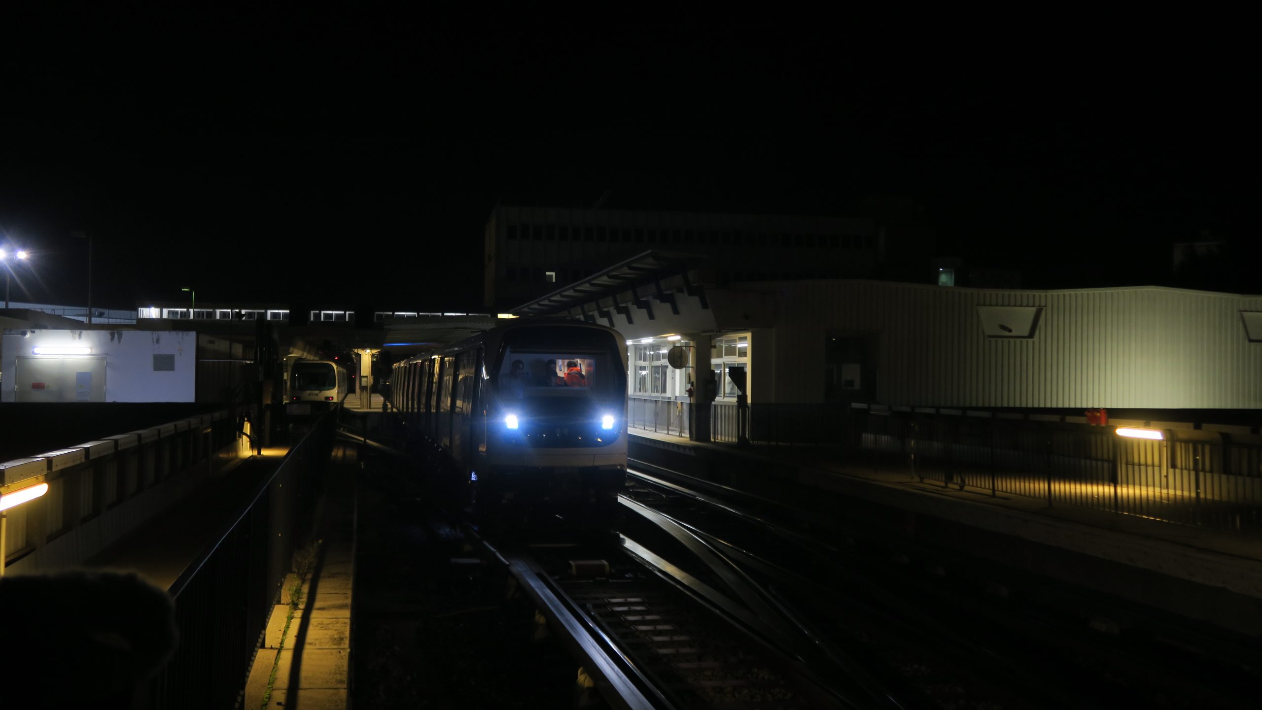 Première rame  de métro Neomma lors d