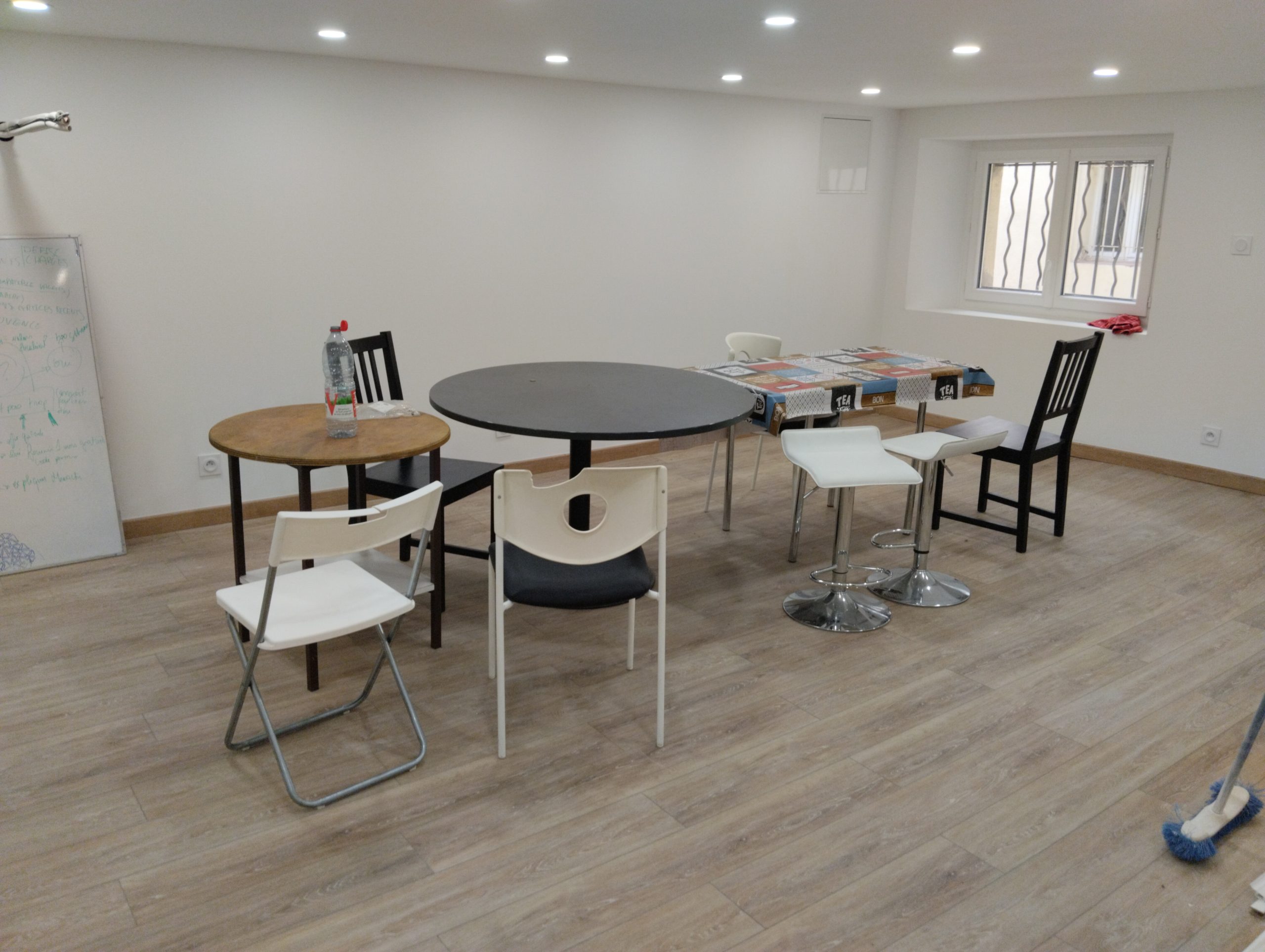 Une nouvelle salle de réunion dans les bureaux de Marsactu. (Photo : Romain Nasca)