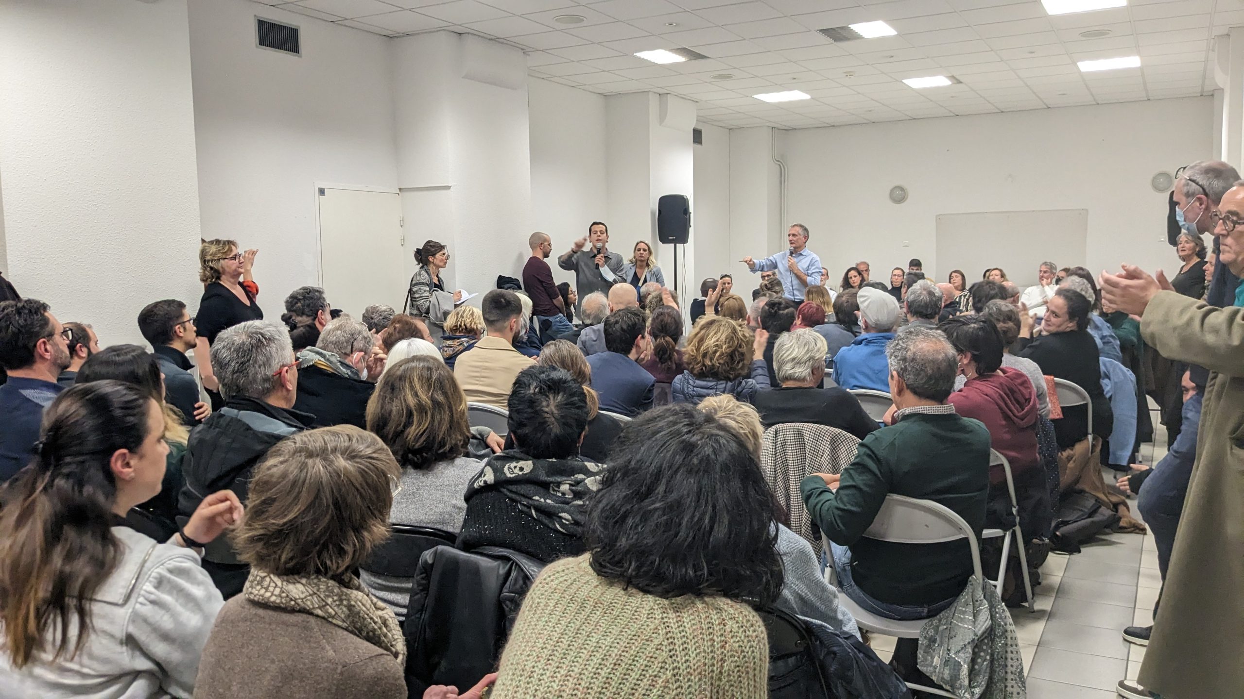 Face aux riverains, le comité de pilotage de la future salle de shoot tente de tenir le cap