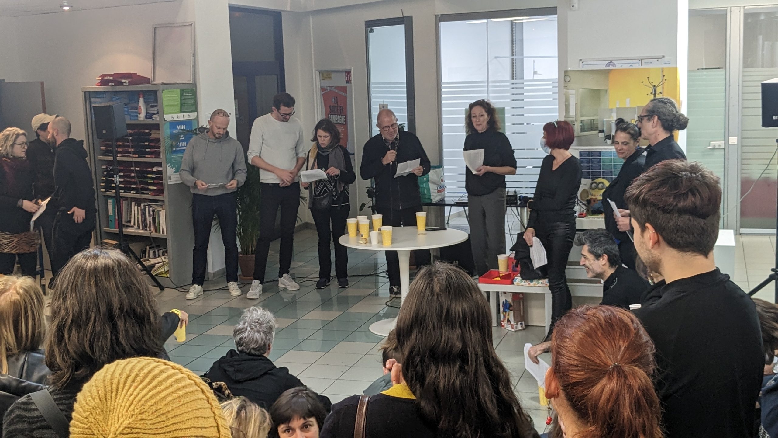 Les porteurs associatifs du projet de HSA ont donné rendez-vous dans les locaux du Bus 31/32 ce mercredi 24 janvier. (Photo : VA)