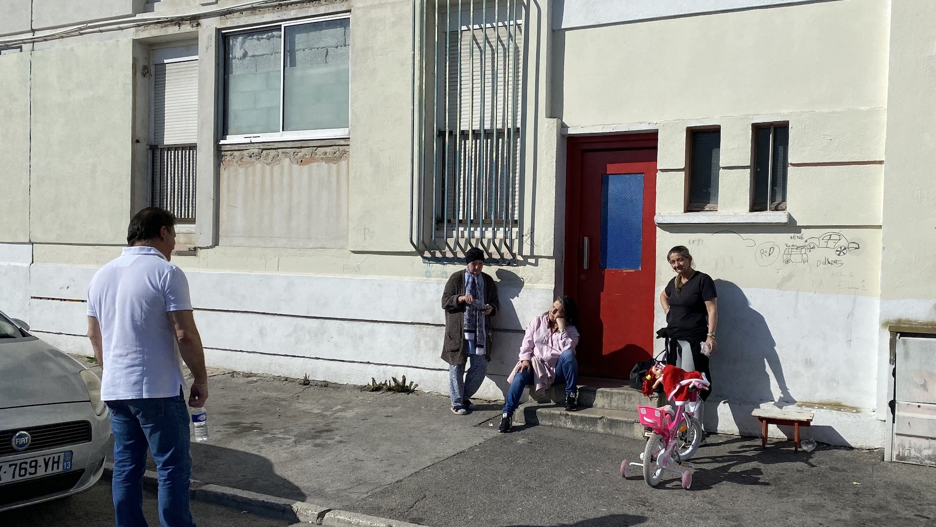 Les derniers habitants de la cité attendent d