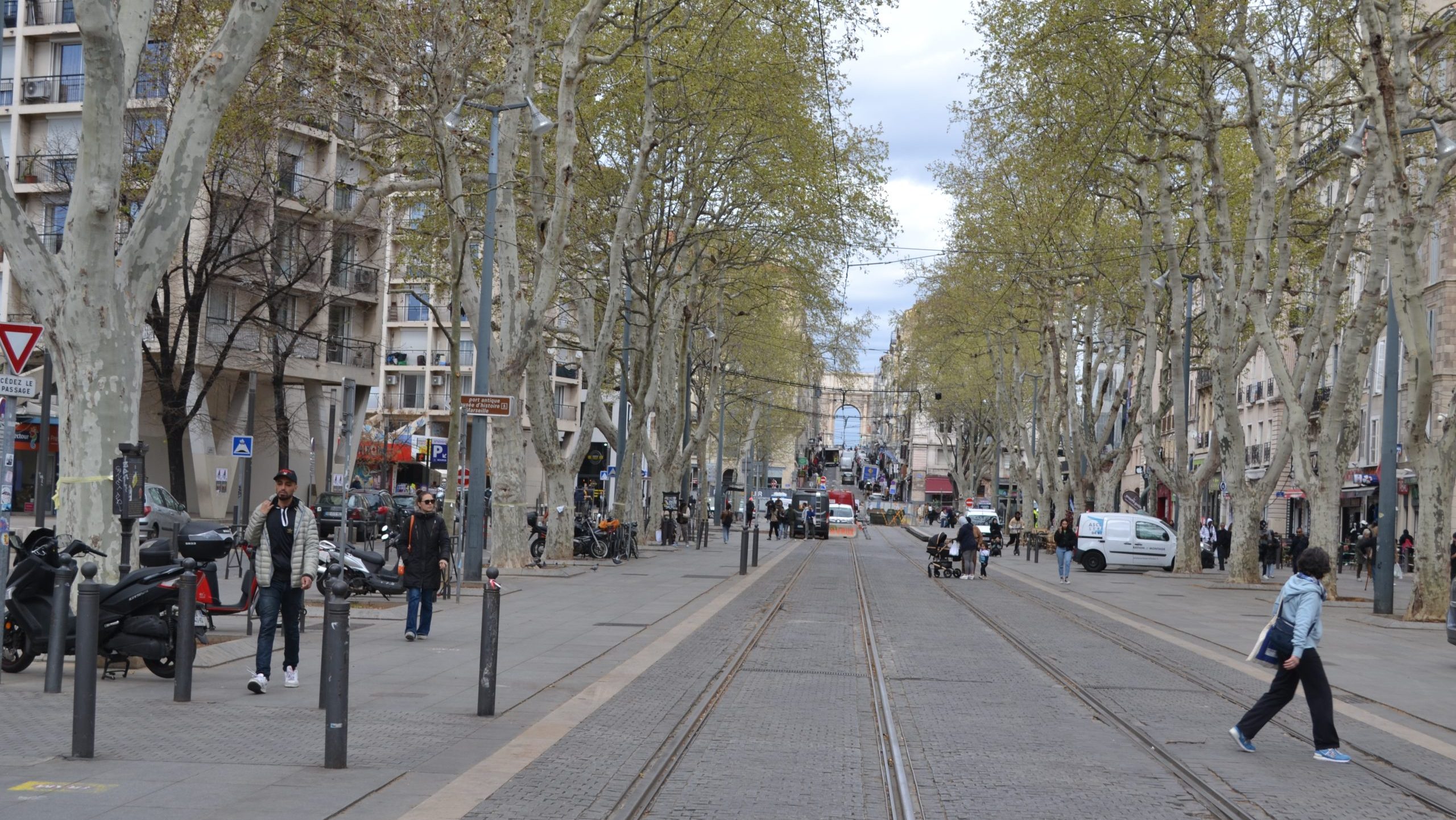 Cours Belsunce, dans le centre-ville de Marseille. (Photo : Marsactu)