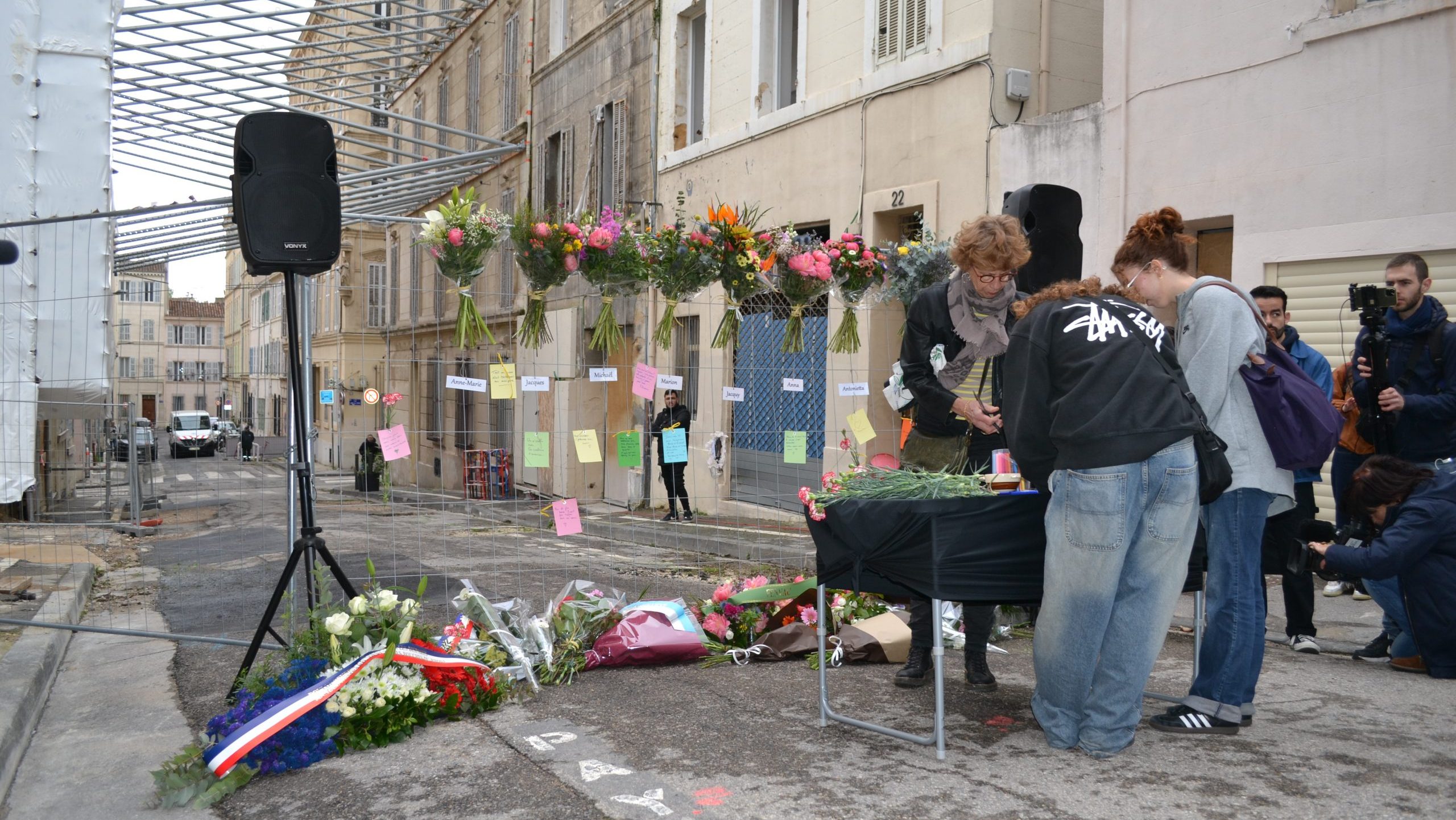 Hommage aux huit victimes de la rue Tivoli le 9 avril 2024. Photo : PID 