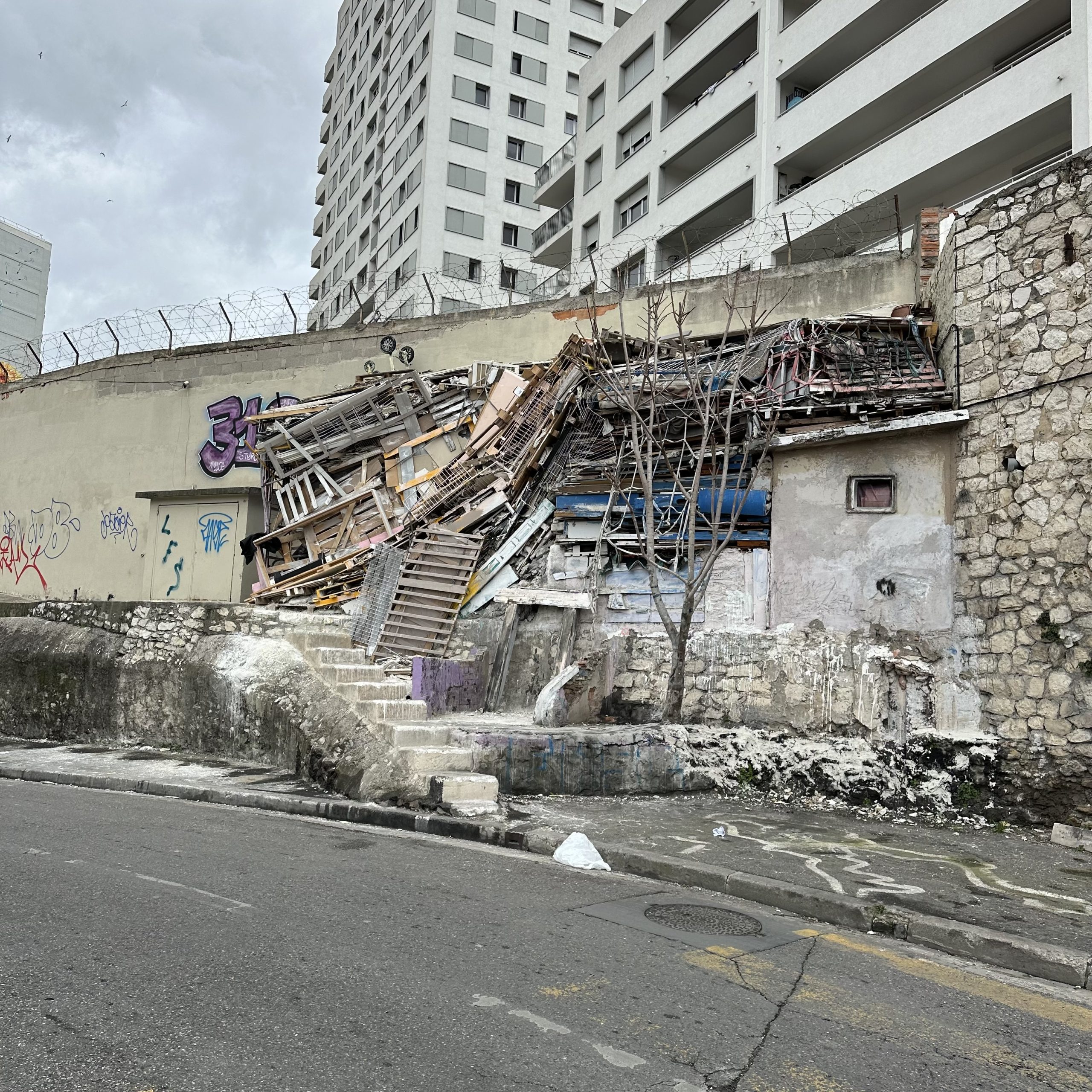 Marseille : Promesses Non Tenues, Déception dans les Quartiers Défavorisés