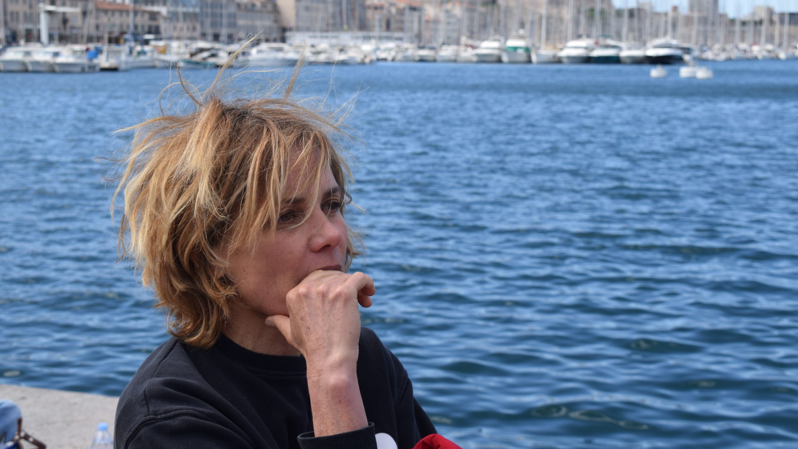 Sigolène Vinson sur le Vieux-Port. (Photo : B.G.)