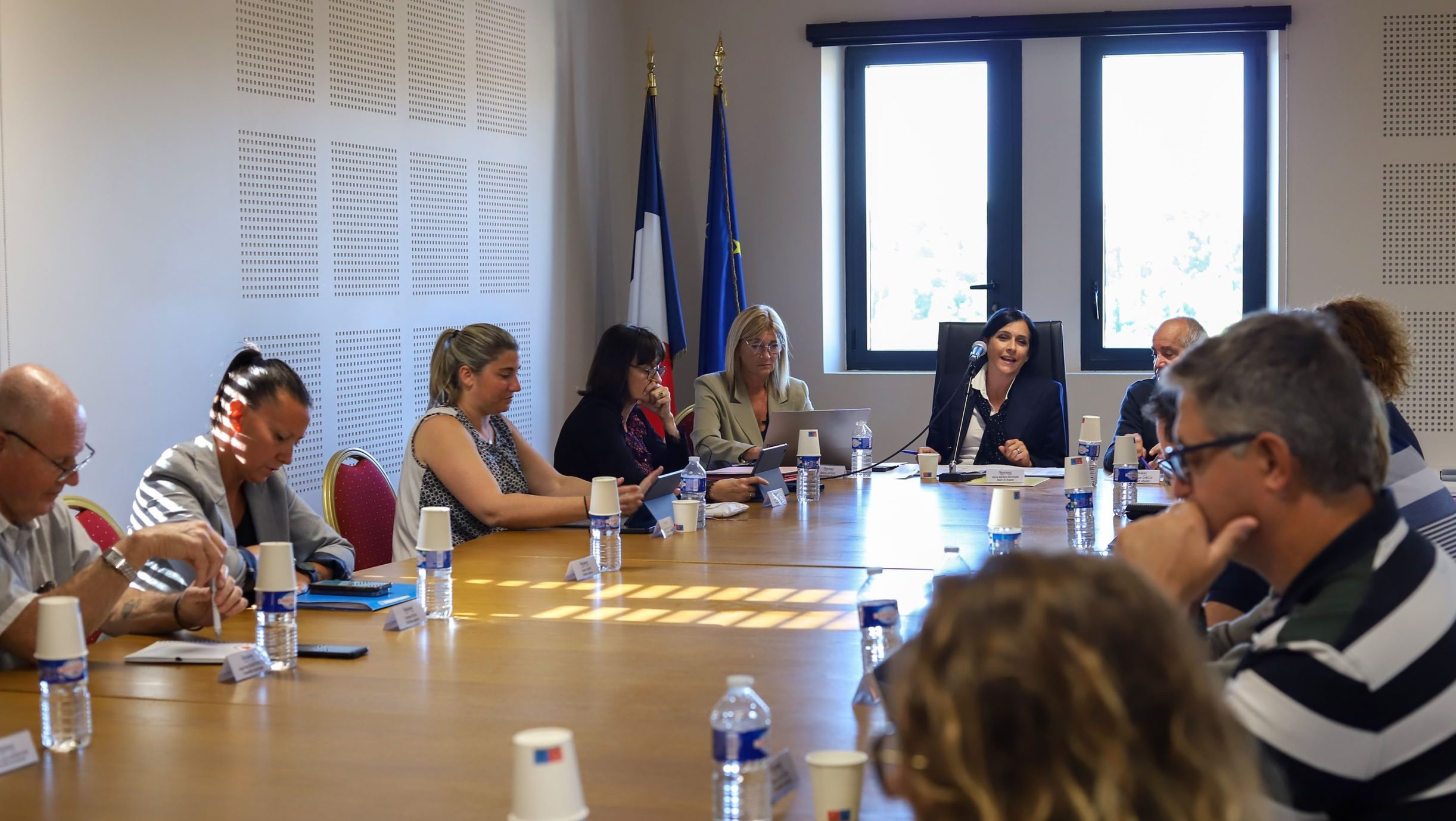 La maire de Rognac, Sylvie Miceli-Houdais, ouvre le conseil municipal, le 16 mai 2024. (Photo : Emilio Guzman)