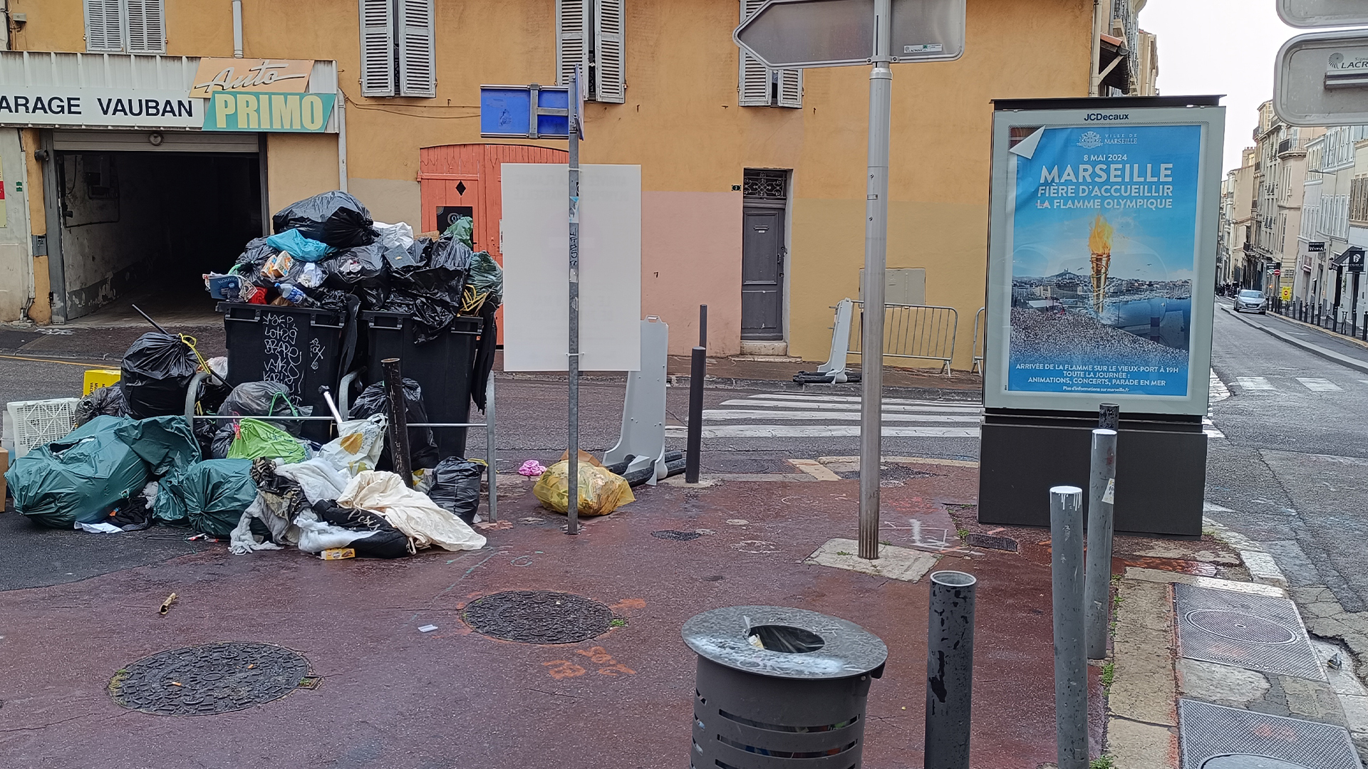 Dans le 6e arrondissement, des poubelles s