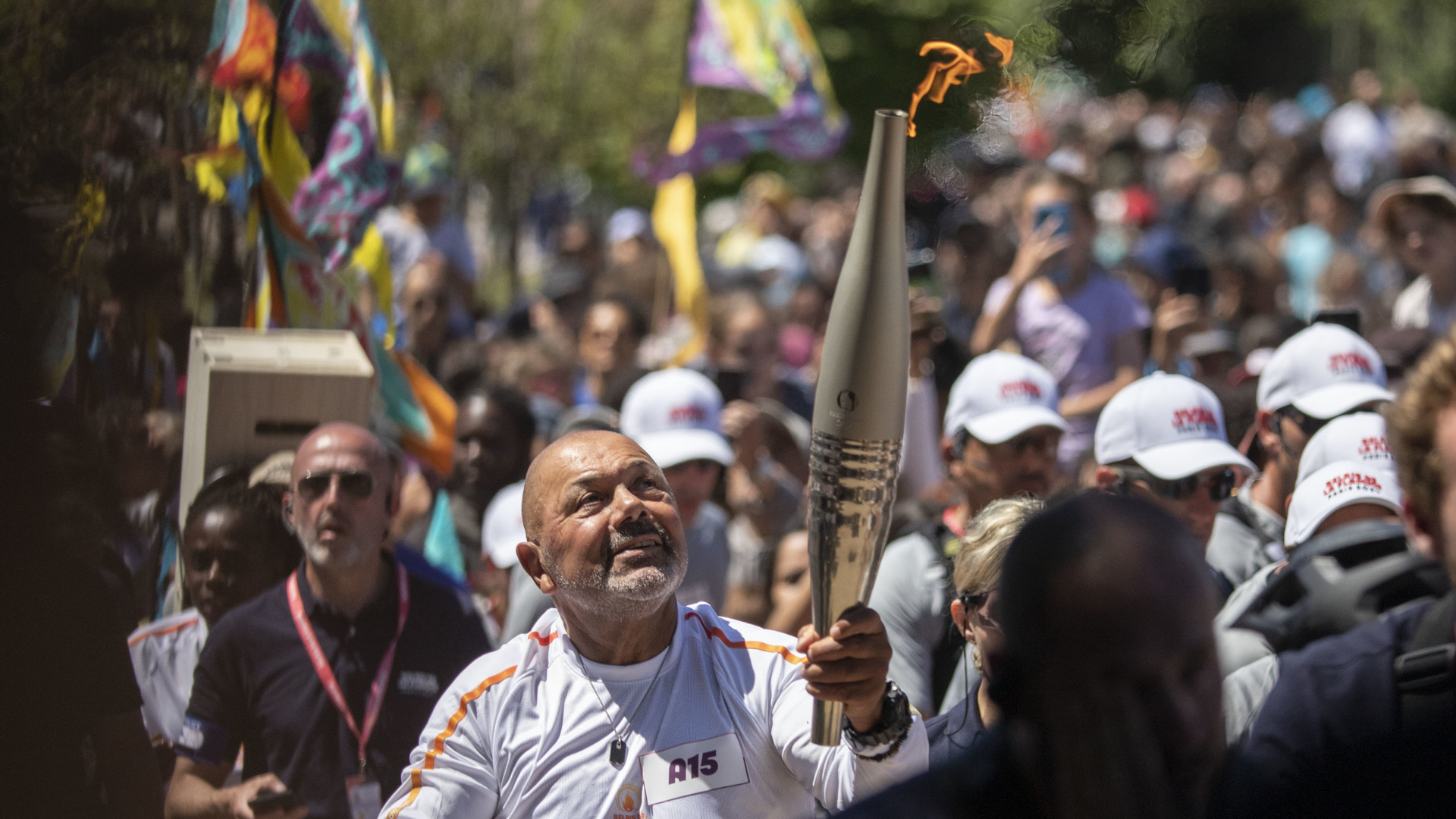 La flamme olympique au parc Font Obscure (14e). (Photo : Emilio Guzmán)