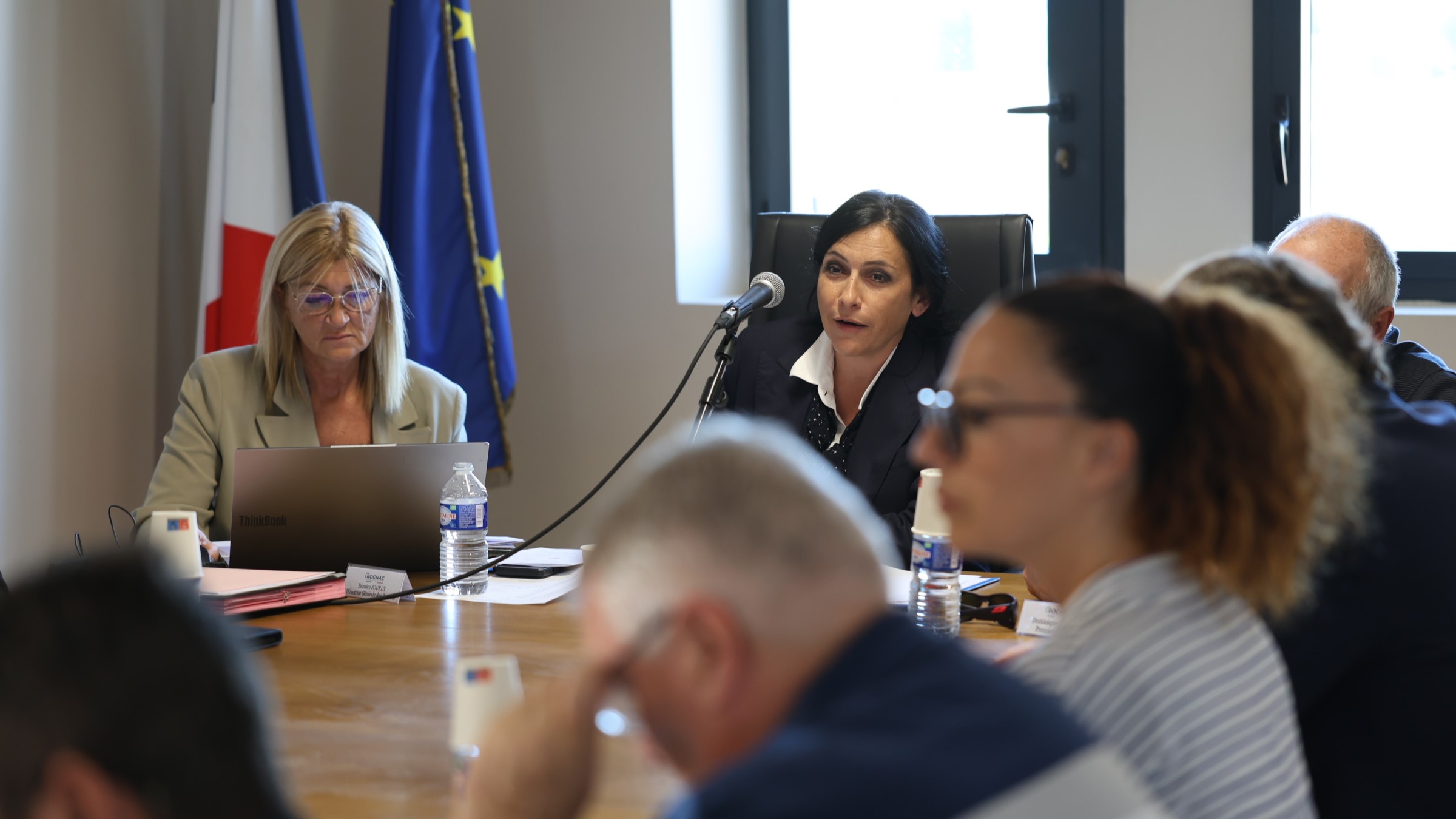 La maire de Rognac, Sylvie Miceli-Houdais, ouvre le conseil municipal, le 16 mai 2024. (Photo : Emilio Guzman)